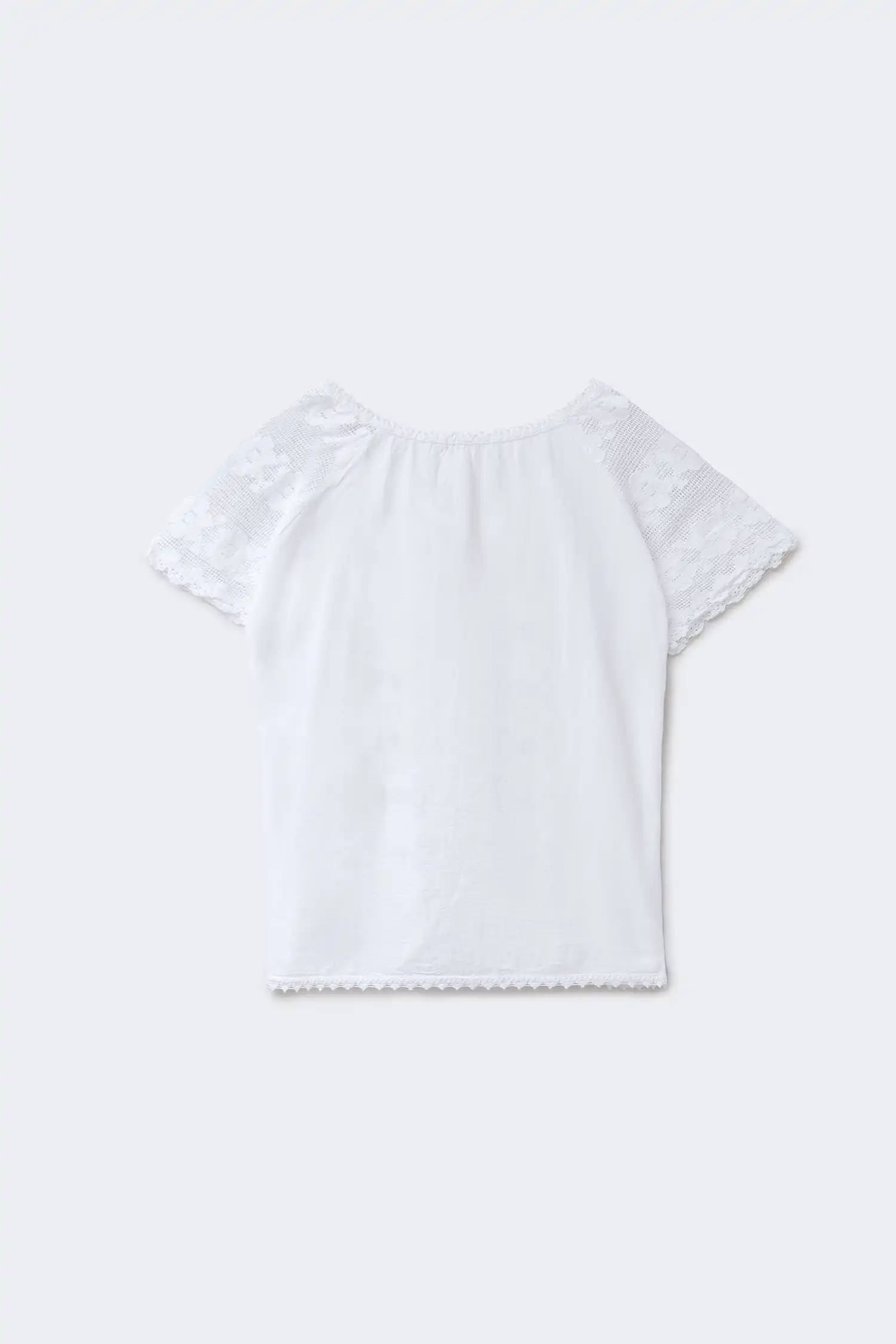 Blusa ibicenca blanca de mujer vista trasera