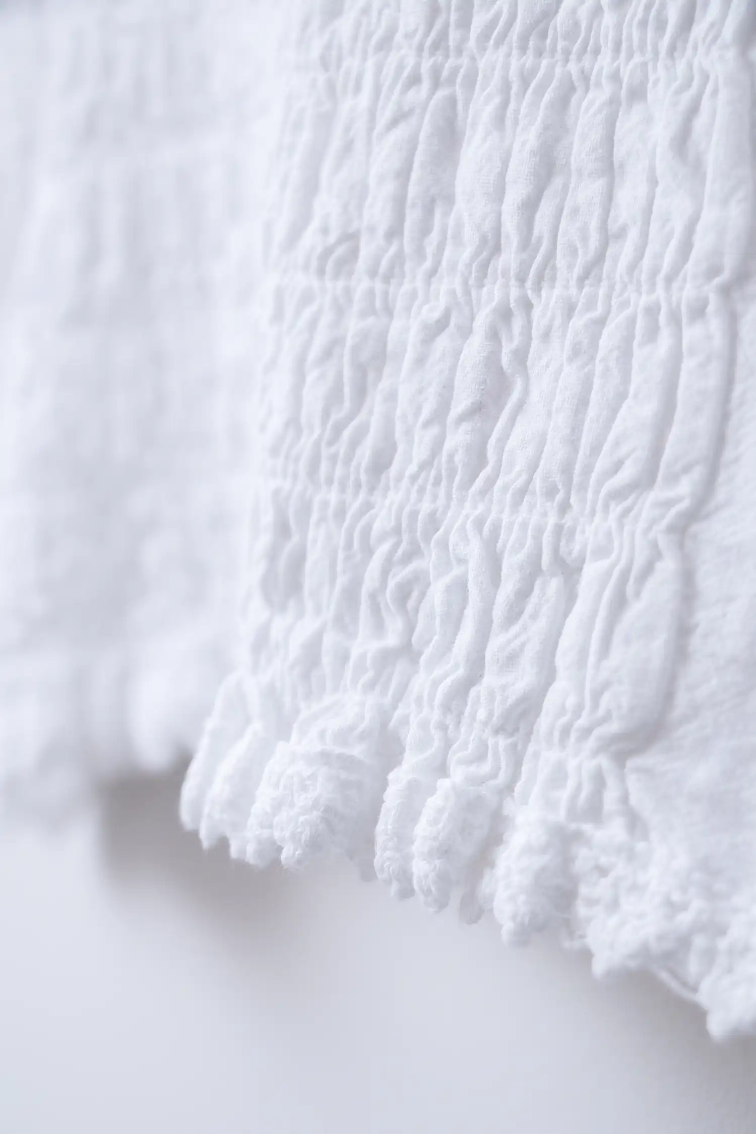 Blusa ibicenca blanca de mujer vista detalle bordado